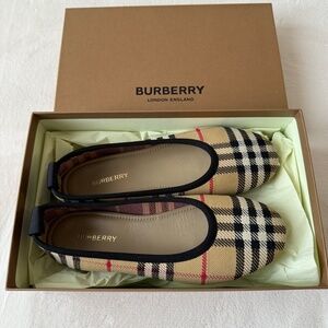 Burberry ballerina flats 7.5 great condition